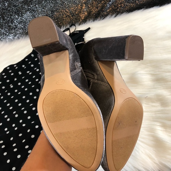 Velvet heel ankle booties - Picture 4 of 4